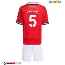 Otroške Nogometnih dresov Manchester United Harry Maguire #5 Domači 2025-26 Kratki rokavi (+ hlače)